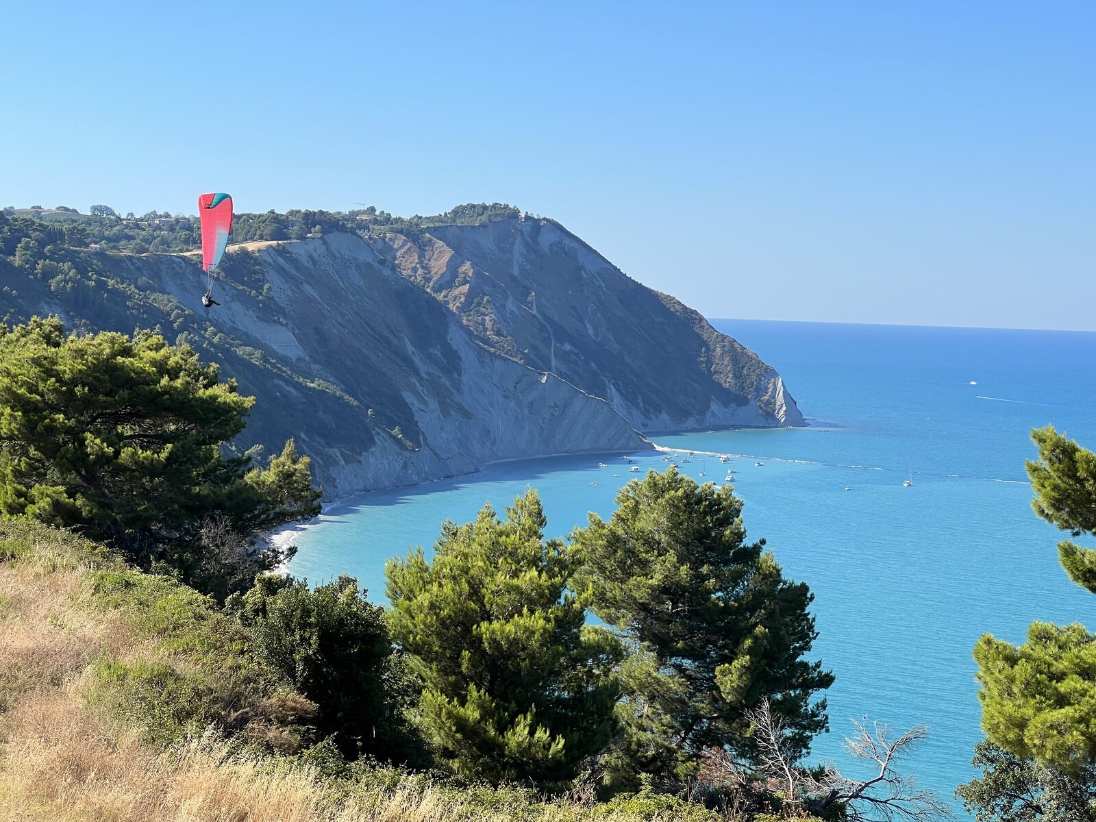 La baia turchese del Monte Conero
